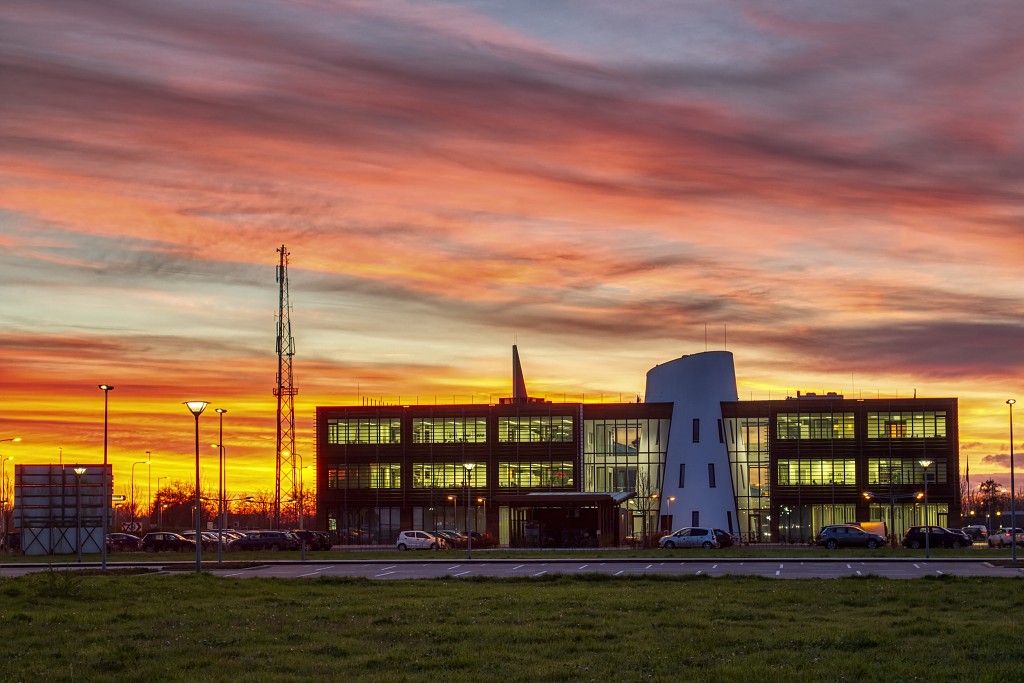 Zonsondergang zonsopkomst zonsopgang weer rijzende zon hdr avondschemering ochtendschemering horizon ochtend avond avondrood morgenrood